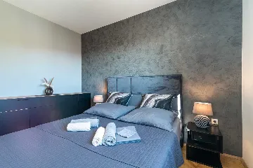 Trogir 2-Bedroom Apartment with Dedicated Parking