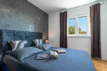 Trogir 2-Bedroom Apartment with Dedicated Parking