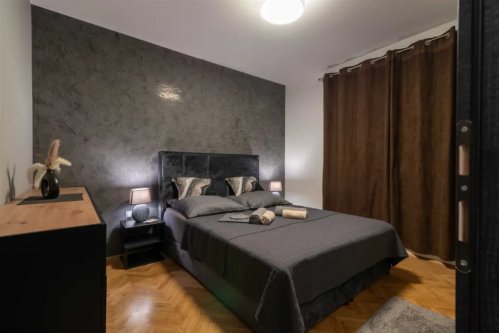 Trogir 2-Bedroom Apartment with Dedicated Parking