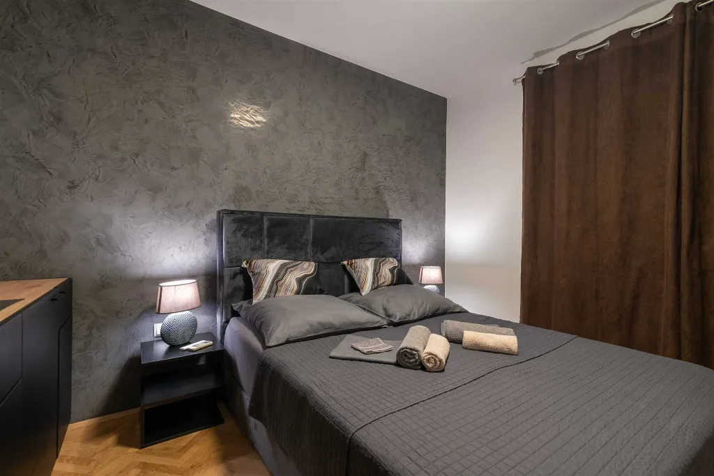 Trogir 2-Bedroom Apartment with Dedicated Parking