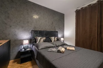 Trogir 2-Bedroom Apartment with Dedicated Parking