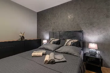 Trogir 2-Bedroom Apartment with Dedicated Parking