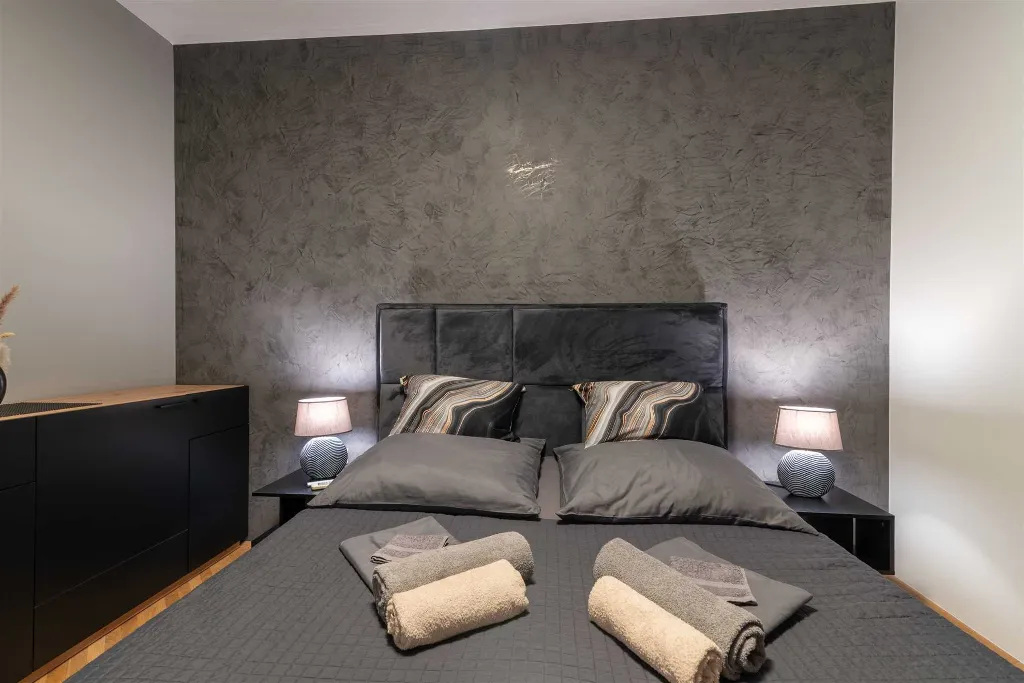 Trogir 2-Bedroom Apartment with Dedicated Parking