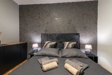 Trogir 2-Bedroom Apartment with Dedicated Parking