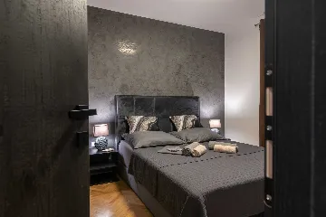 Trogir 2-Bedroom Apartment with Dedicated Parking