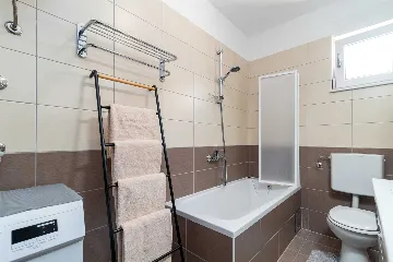 Trogir 2-Bedroom Apartment with Dedicated Parking