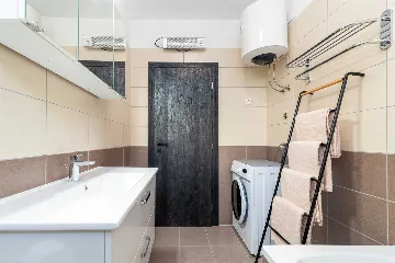 Trogir 2-Bedroom Apartment with Dedicated Parking