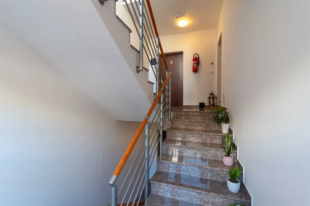 Trogir 2-Bedroom Apartment with Dedicated Parking
