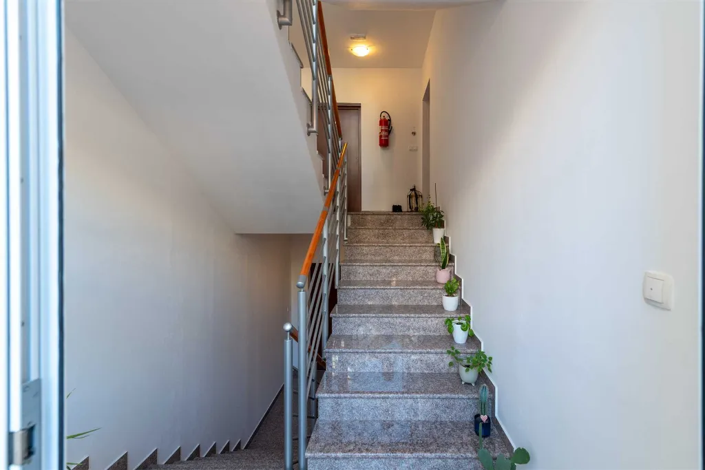 Trogir 2-Bedroom Apartment with Dedicated Parking