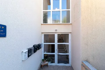 Trogir 2-Bedroom Apartment with Dedicated Parking