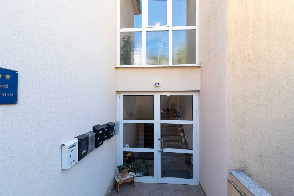 Trogir 2-Bedroom Apartment with Dedicated Parking