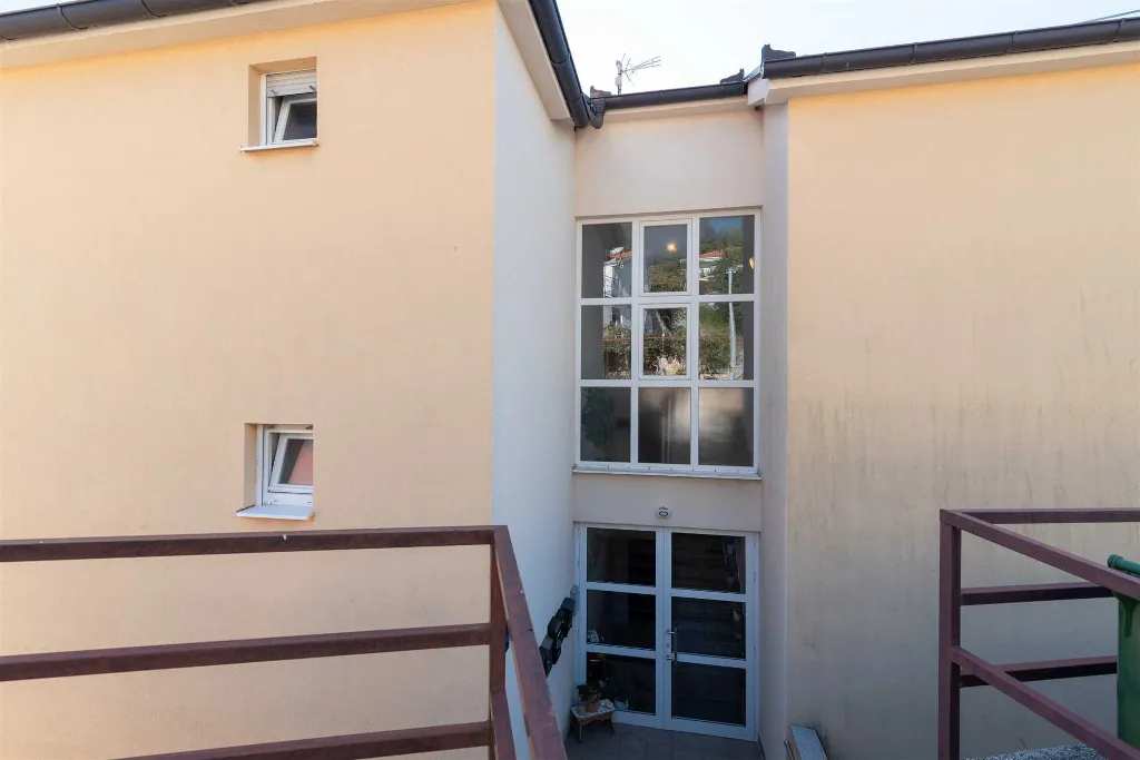 Trogir 2-Bedroom Apartment with Dedicated Parking