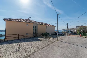 Trogir 2-Bedroom Apartment with Dedicated Parking