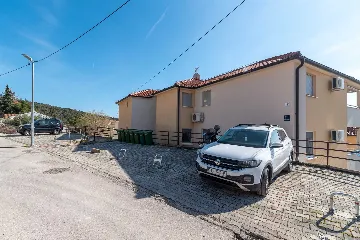 Trogir 2-Bedroom Apartment with Dedicated Parking