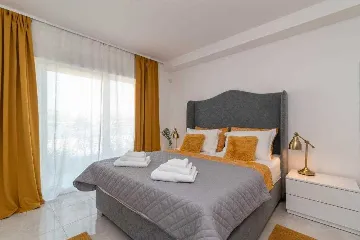 Okrug Gornji Apartment for 6 Guests