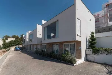 Okrug Gornji Apartment for 6 Guests