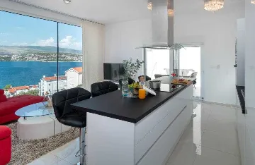 Okrug Gornji Apartment for 6 Guests