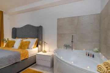 Okrug Gornji Apartment for 6 Guests