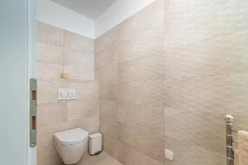 Okrug Gornji Apartment for 6 Guests