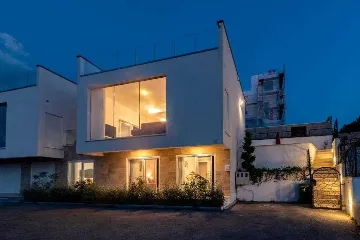 Okrug Gornji Apartment for 6 Guests