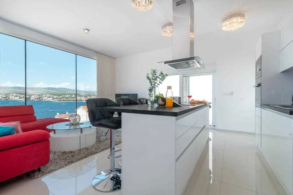 Okrug Gornji Apartment for 6 Guests