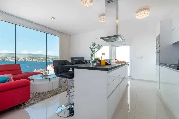 Okrug Gornji Apartment for 6 Guests