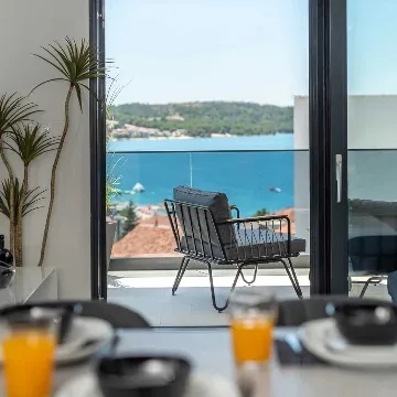 2-Bedroom Apartment in Okrug Gornji for 4 Guests