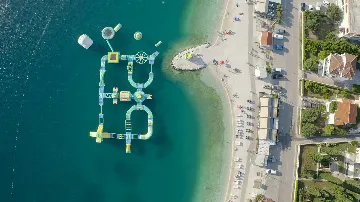 2-Bedroom Apartment in Okrug Gornji for 4 Guests