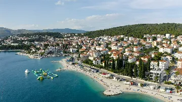 2-Bedroom Apartment in Okrug Gornji for 4 Guests