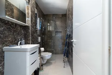 2-Bedroom Apartment in Okrug Gornji for 4 Guests