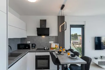 2-Bedroom Apartment in Okrug Gornji for 4 Guests