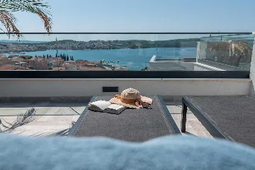 2-Bedroom Apartment in Okrug Gornji for 4 Guests