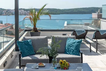 2-Bedroom Apartment in Okrug Gornji for 4 Guests