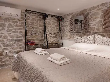 1-Bedroom Apartment in Split for Up to 3 Guests