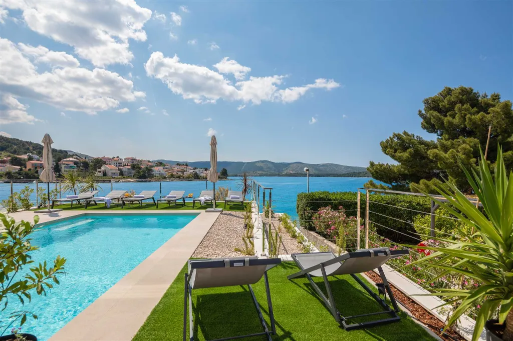 Žaborić Holiday House with Heated Pool for 12