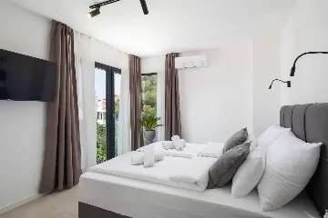 Žaborić Holiday House with Heated Pool for 12