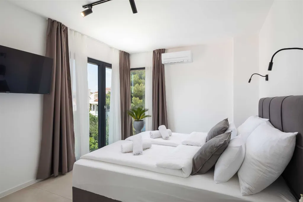 Žaborić Holiday House with Heated Pool for 12