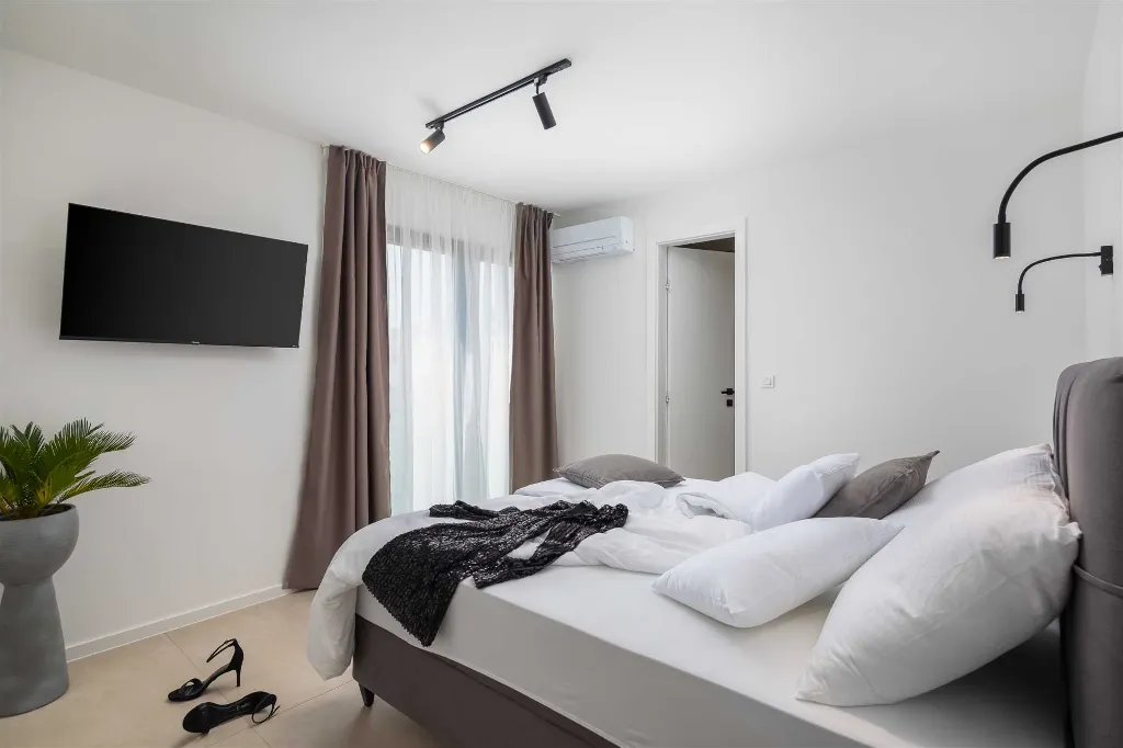 Žaborić Holiday House with Heated Pool for 12
