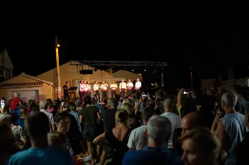 Holiday House in Privlaka (4 Bedrooms), Sleeps 8-10