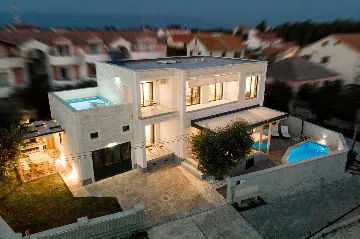 Holiday House in Privlaka (4 Bedrooms), Sleeps 8-10