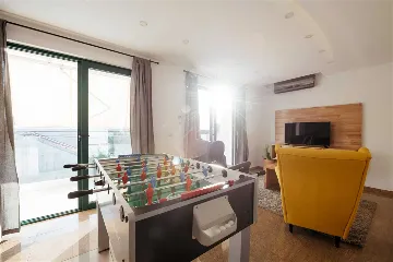 Holiday House in Privlaka (4 Bedrooms), Sleeps 8-10