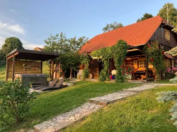 Prhoć Holiday House with 2 Bedrooms for 6