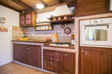 Prhoć Holiday House with 2 Bedrooms for 6