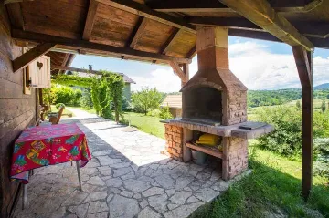 Prhoć Holiday House with 2 Bedrooms for 6