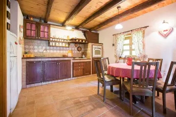 Prhoć Holiday House with 2 Bedrooms for 6