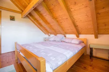 Prhoć Holiday House with 2 Bedrooms for 6