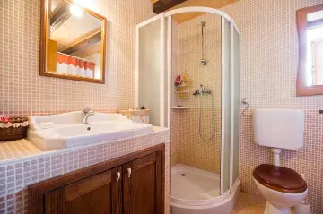 Prhoć Holiday House with 2 Bedrooms for 6