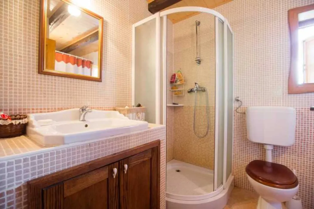 Prhoć Holiday House with 2 Bedrooms for 6