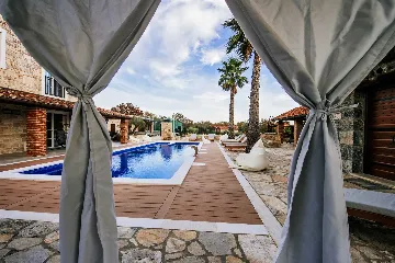 8-Bedroom Villa for 16 Guests in Poljica