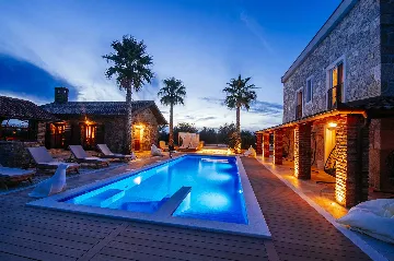 8-Bedroom Villa for 16 Guests in Poljica